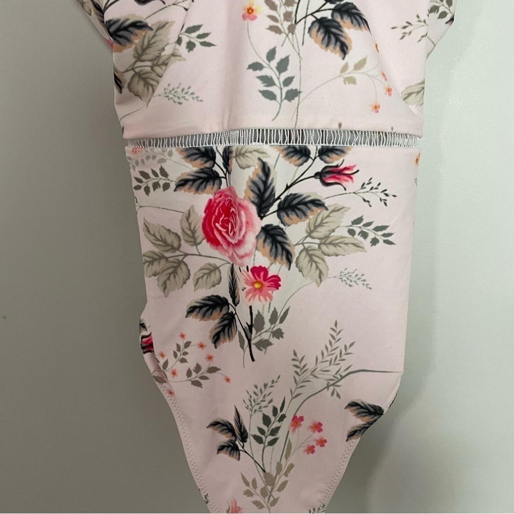 [Cupshe] Women's Light Pink Floral Cross Strap One Piece Swimsuit - Picture 8 of 8